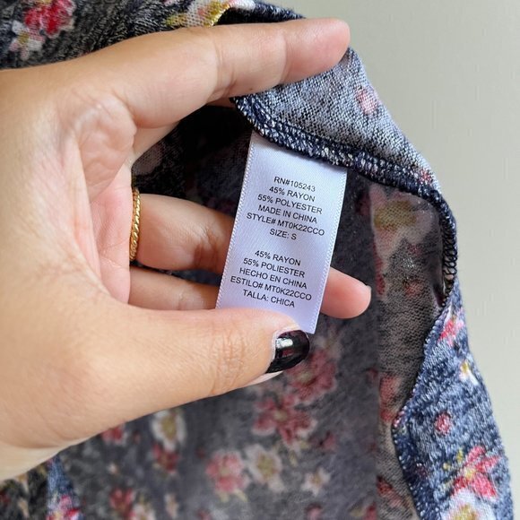 Bobeau Woman Slub V-Neck Tee Short Sleeve Navy Floral Print Top Womens Sz Small - Picture 5 of 7